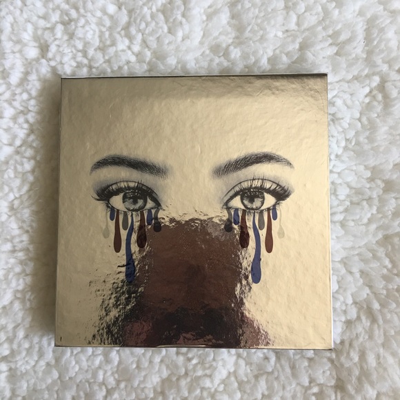 Kylie Cosmetics The Holiday Palette - Picture 2 of 5