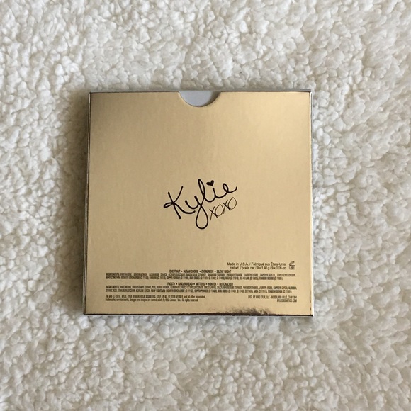 Kylie Cosmetics The Holiday Palette - Picture 3 of 5