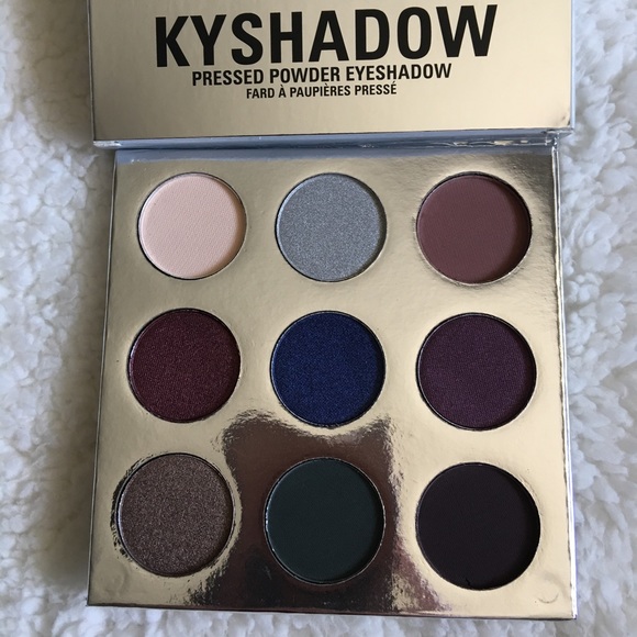 Kylie Cosmetics The Holiday Palette - Picture 4 of 5