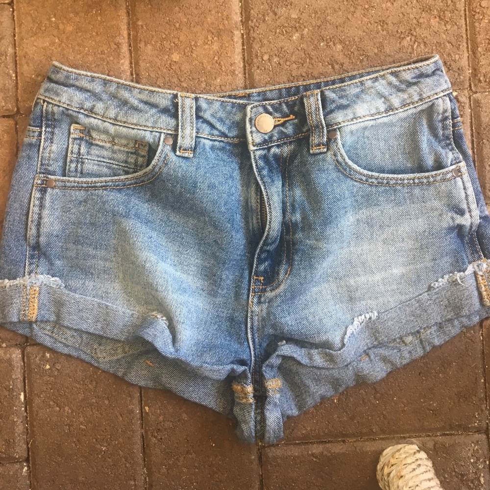 KENDALL AND KYLIE JEAN SHORTS PERFECT CONDITION