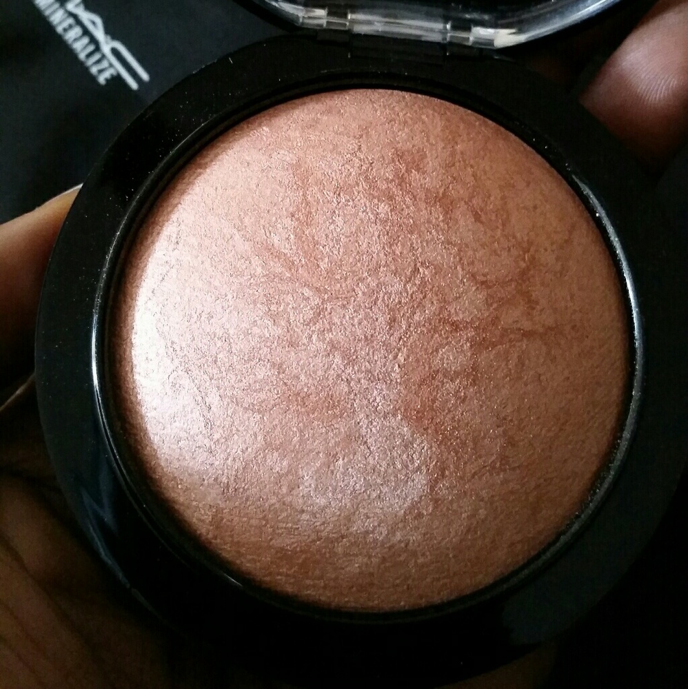 MAC Highlight the Truth Mineralize Skin finish