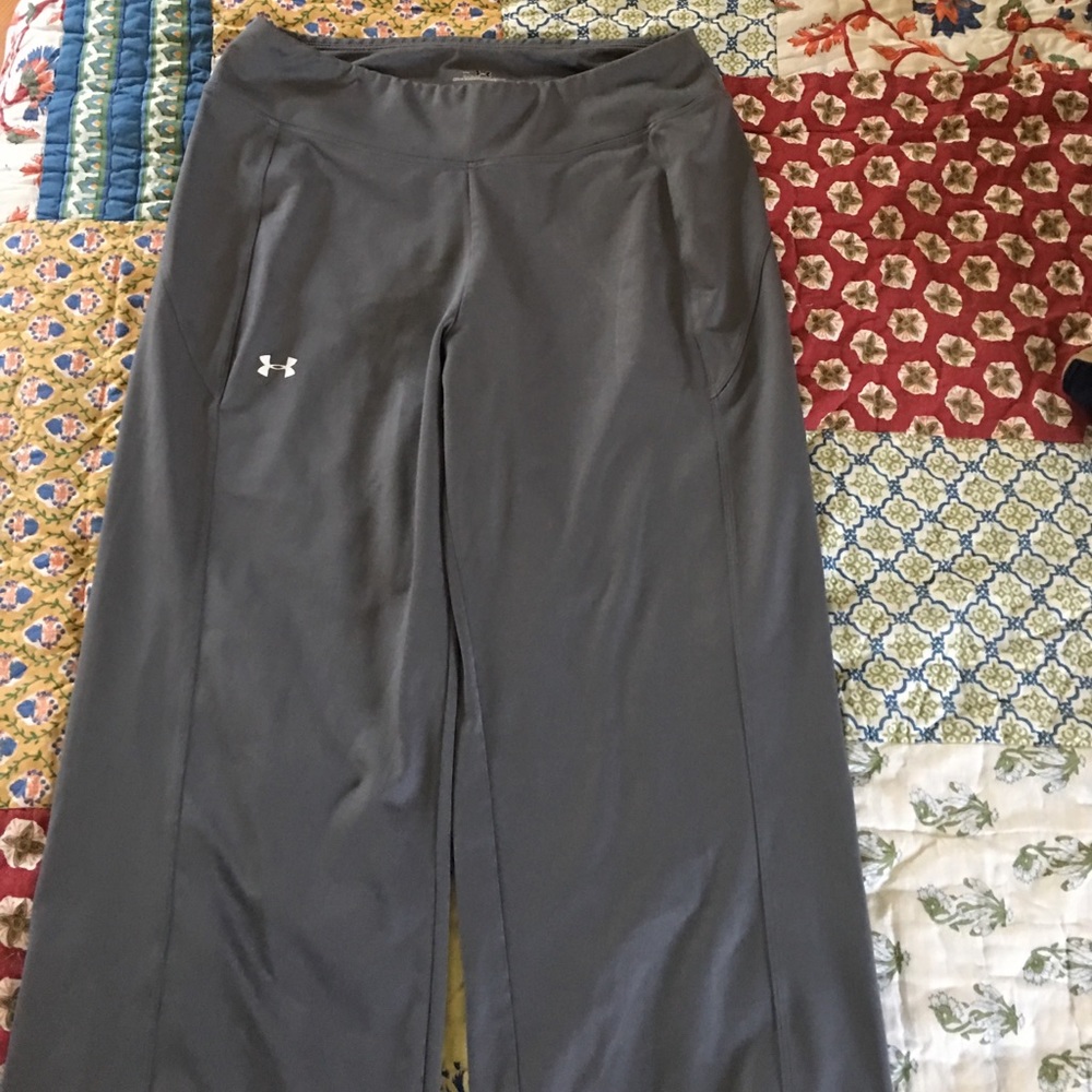 Under Armour grey wide leg capris 🌺