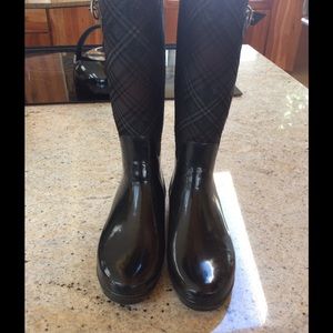 Banana republic rubber boots size 8