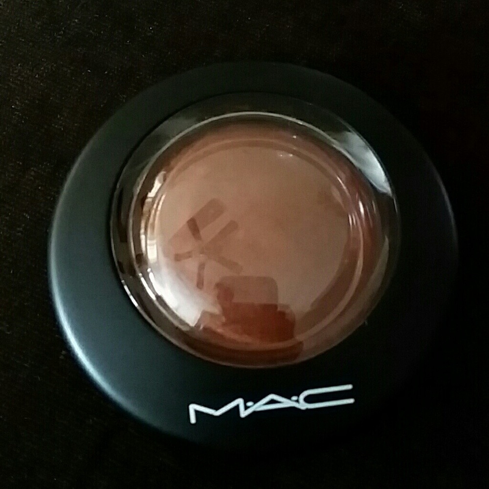 MAC Taraji Glow Mineralize Skin finish