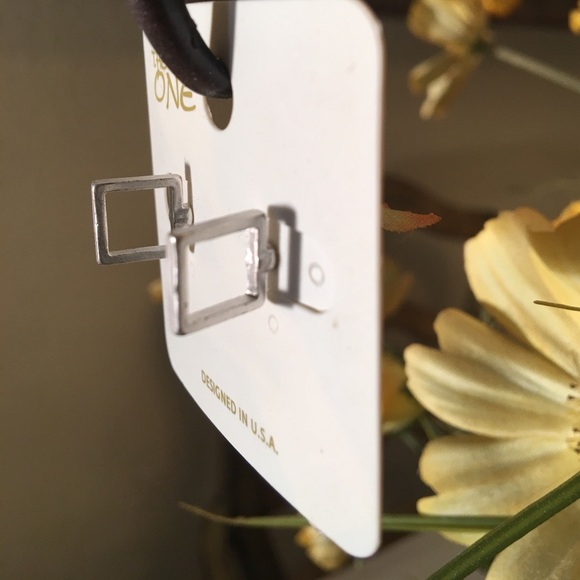 Silver square post earrings - Picture 2 of 2