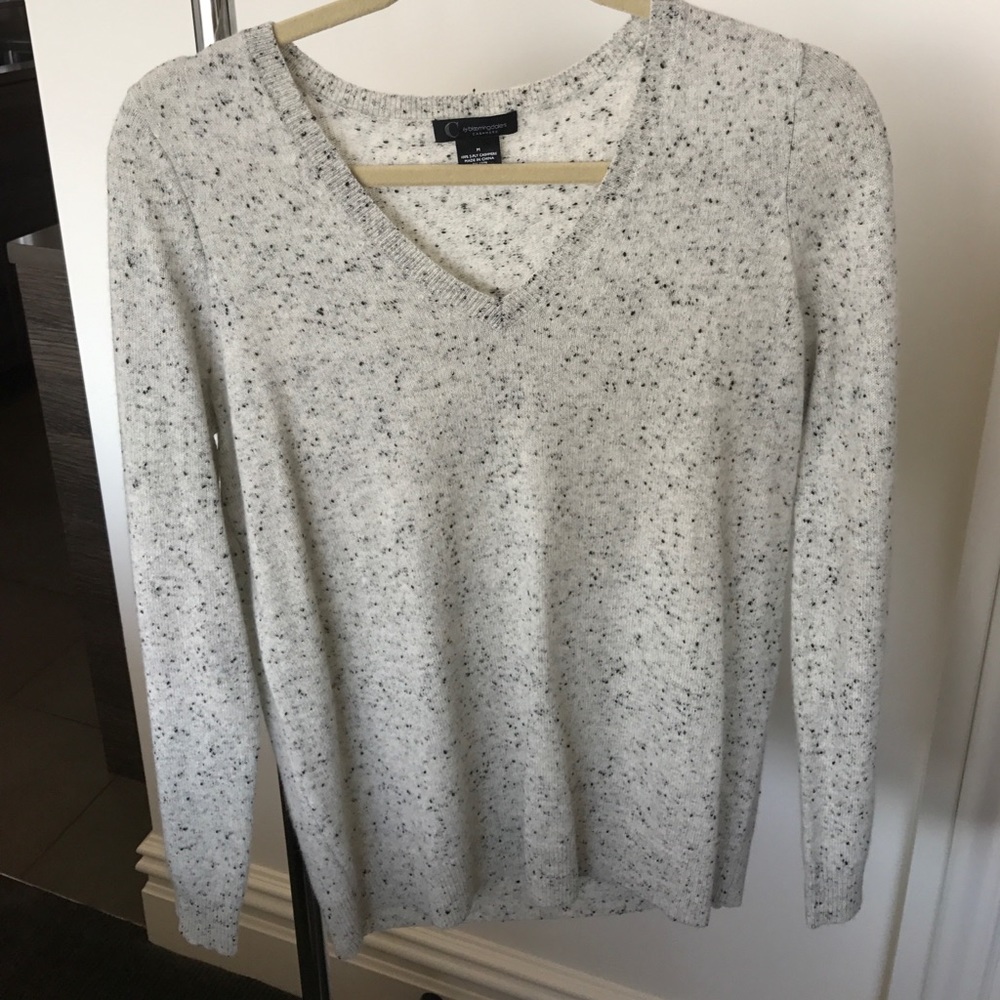 Cashmere by Bloomingdales v neck sweater