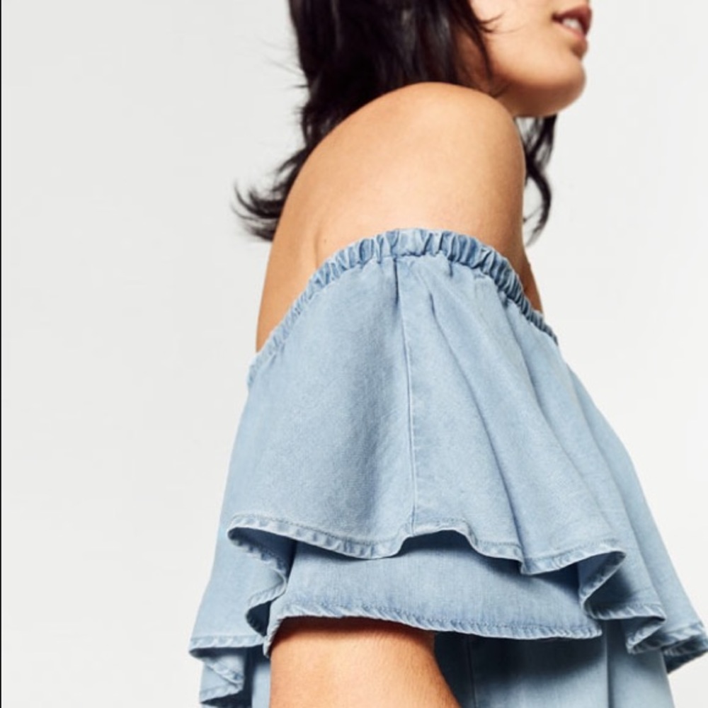 🔥 Clear Out 🔥 Zara off the shoulder ruffle top