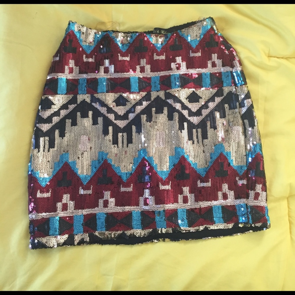 Size medium sequence mini skirt for woman