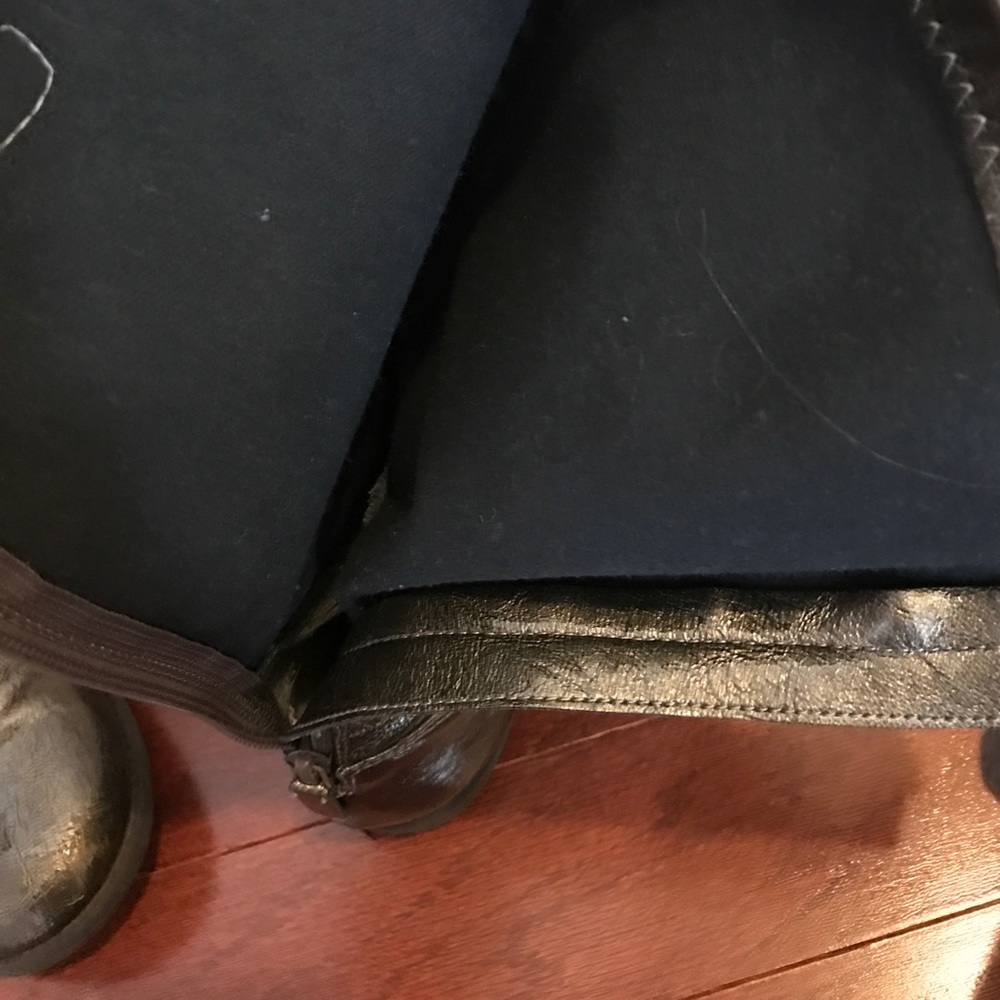 Boots - Picture 3 of 4