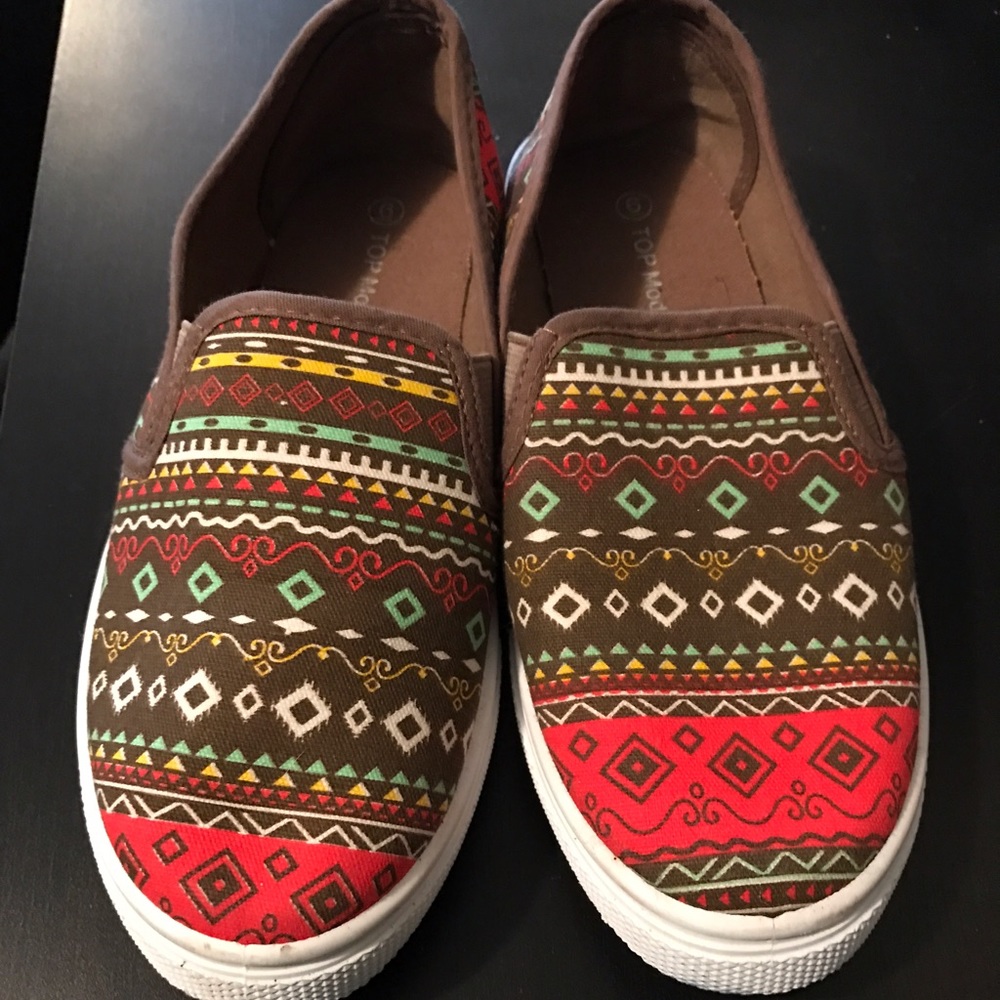 Loffer slip on tennis shoes