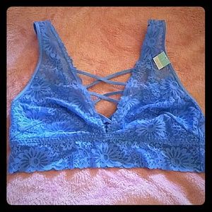 *NWT VS Pink Lacey Brakette