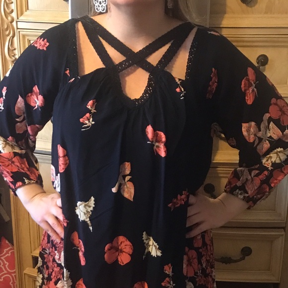 entro Dresses & Skirts - Boho Criss Cross Dress!