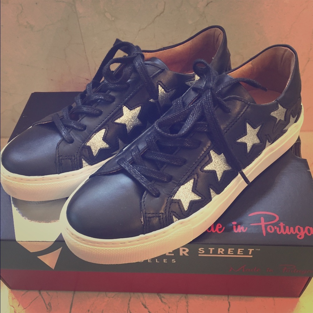 Super cute Skechers Street black leather sneakers