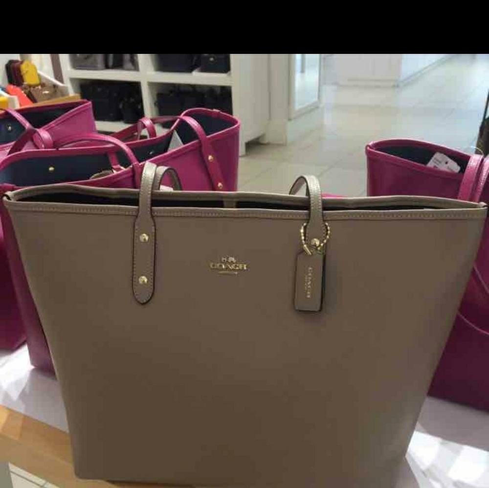 Friday Only!Coach City Tote - Great Neutral Color!