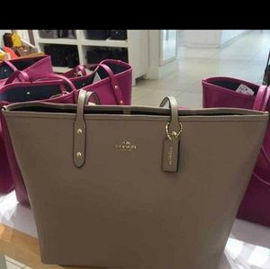 Friday Only!Coach City Tote - Great Neutral Color!