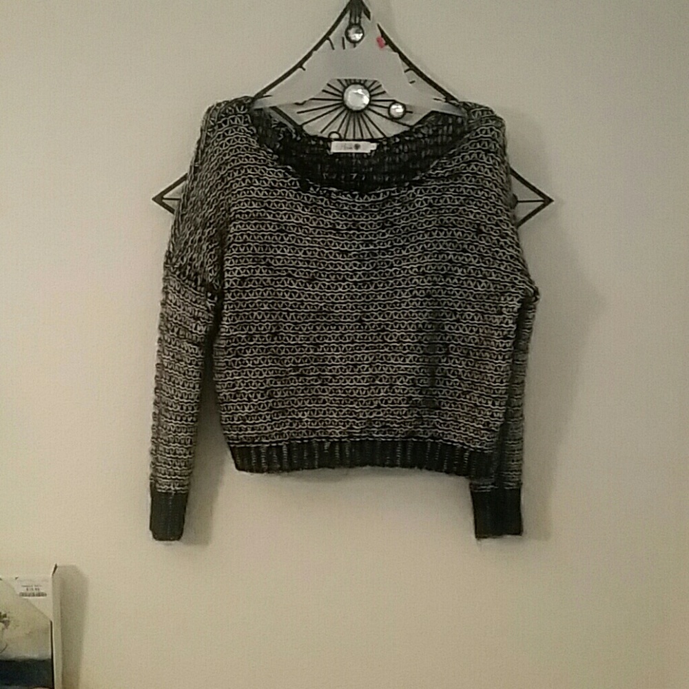 Missa cropped off shoulder sweater