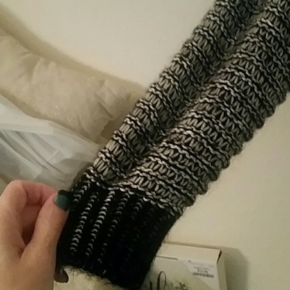 Missa cropped off shoulder sweater - Picture 2 of 4