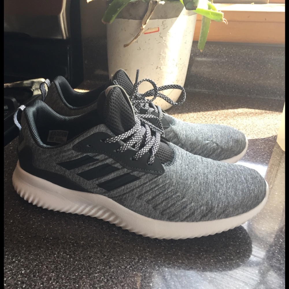 Adidas 3ounce tennis shoes