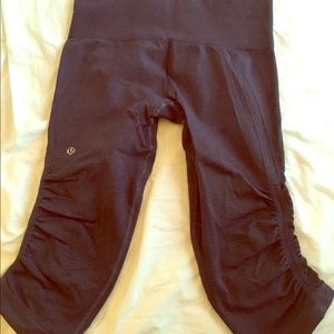 Lululemon croppded blue pants
