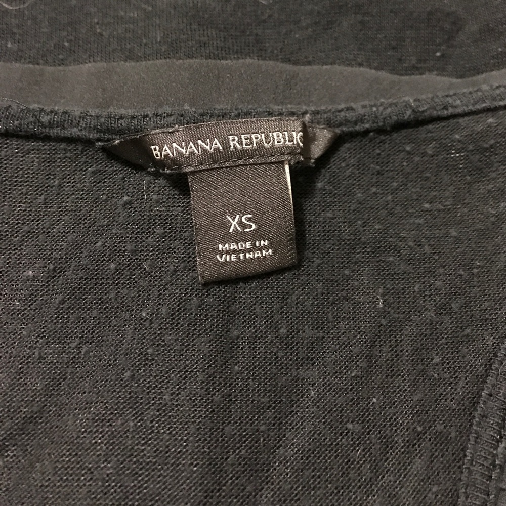 Banana Republic V-neck tank top - Picture 3 of 3