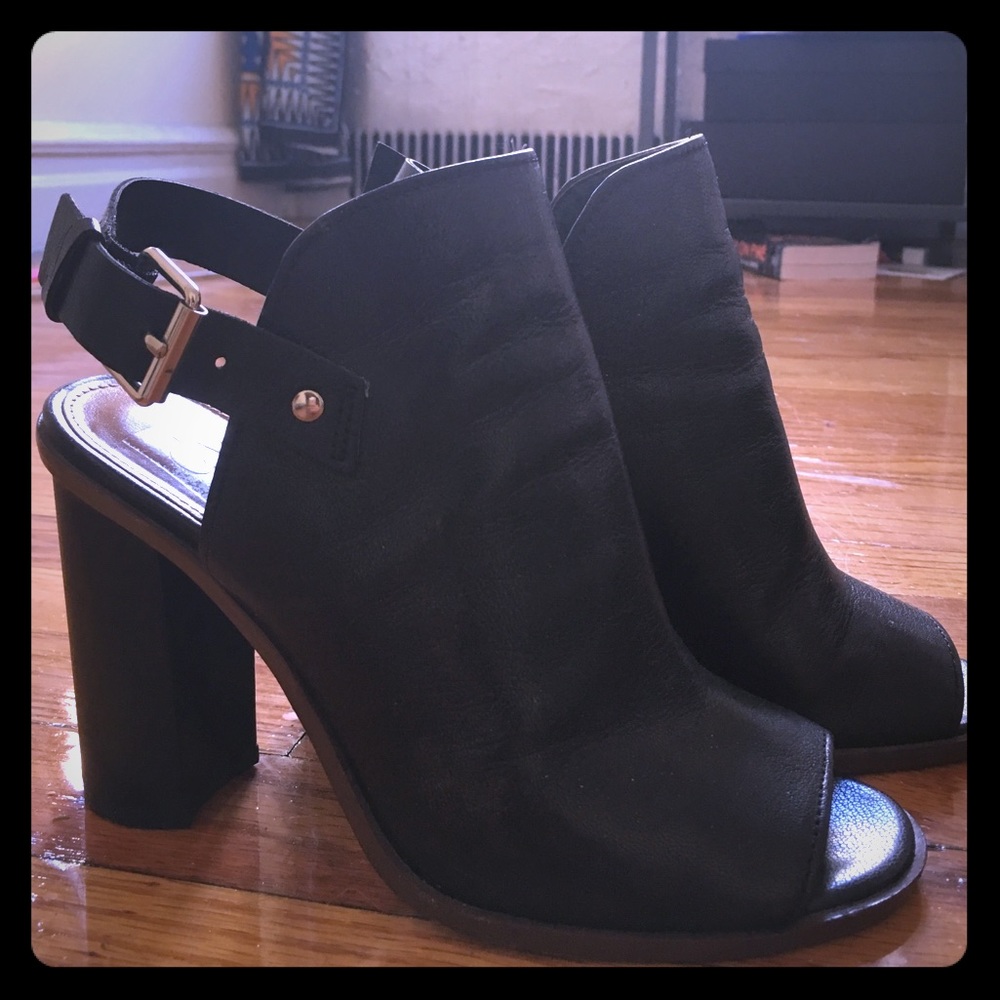 Black Leather Open-toe Sandals