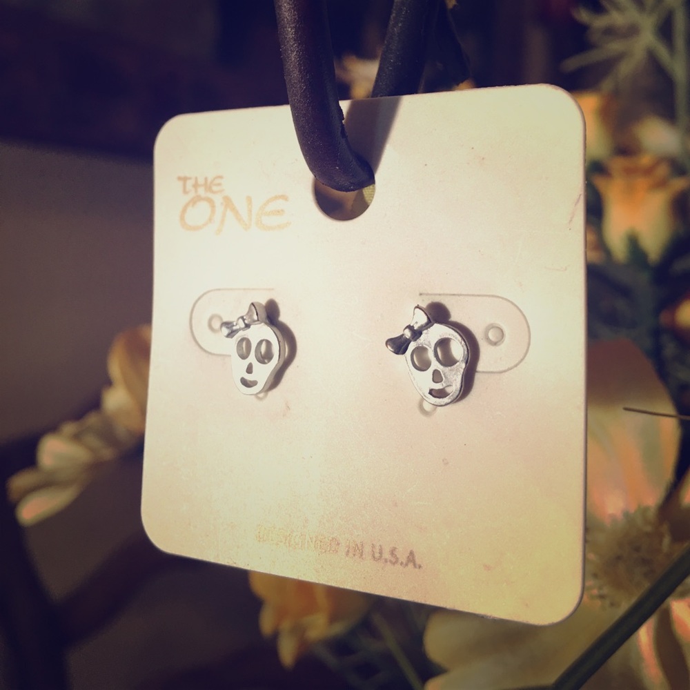 Silver skull happy face with bow post earrings