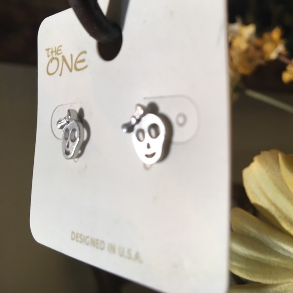 Silver skull happy face with bow post earrings - Picture 2 of 2