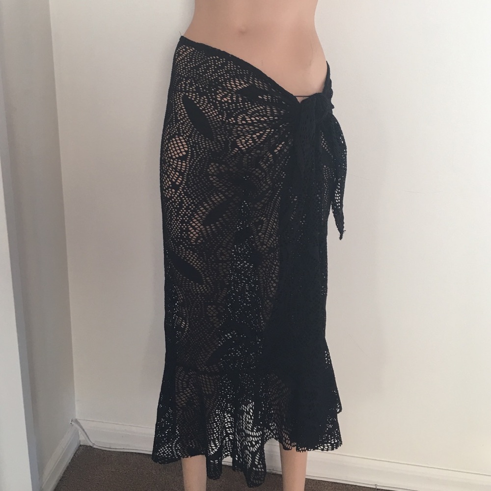 Pretty Open Weave Black Sarong with Side Tie