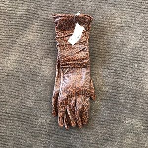 Saks fifth avenue Cheetah print leather gloves