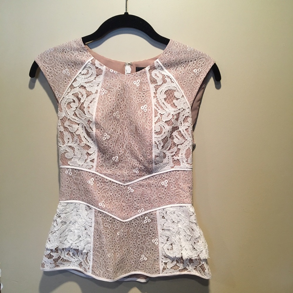 ⚡️FLASH SALE🎉 BCBGMAXAZRIA Lace Peplum Top
