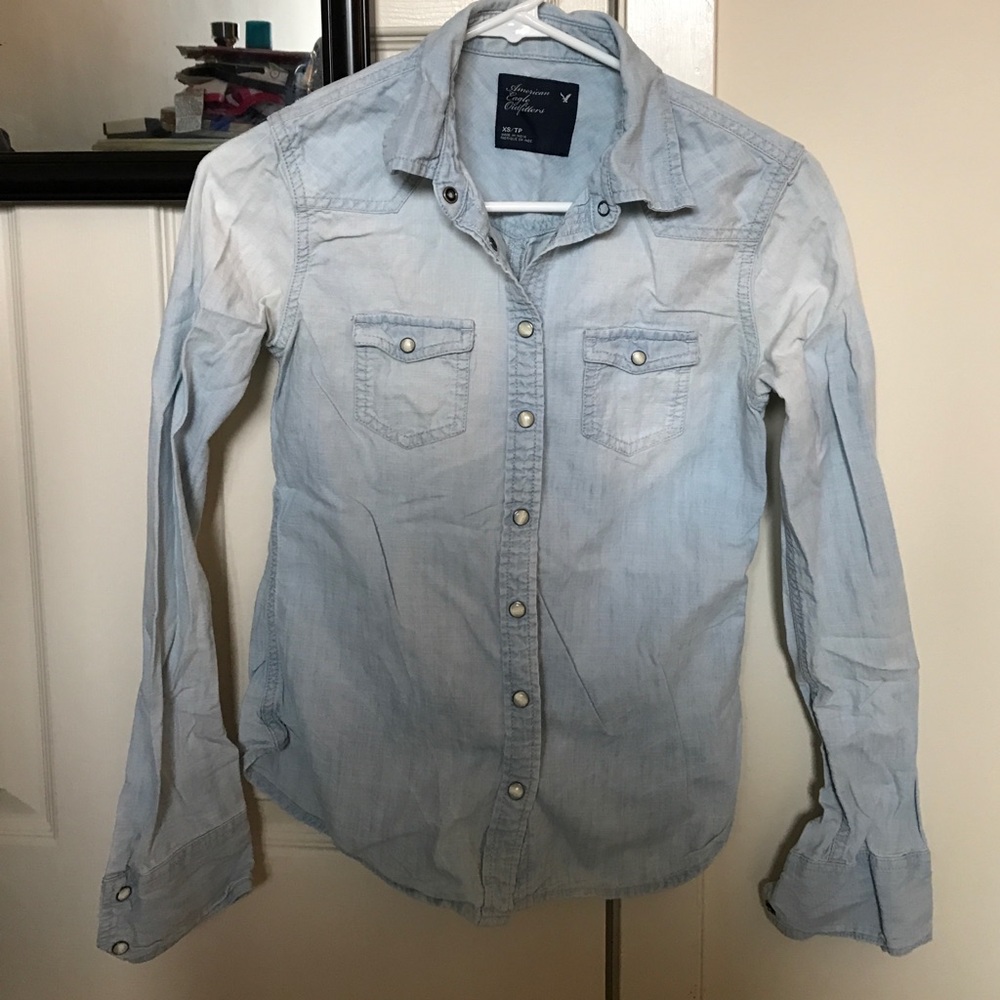American Eagle 🦅 Light wash button up