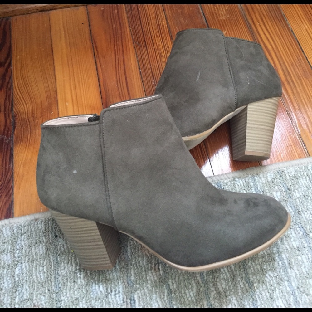Ankle booties, size 10. Olive green color.