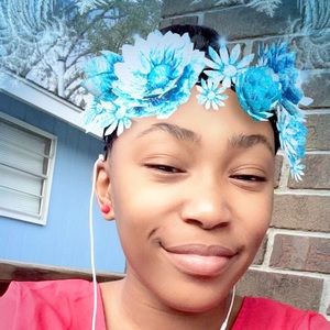 Meet your Posher, Alexia