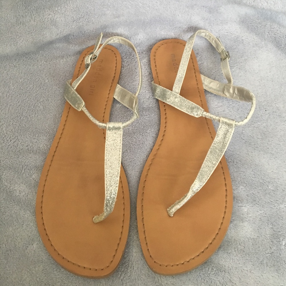 🎉 Silver Madden Girl sandals, size 9