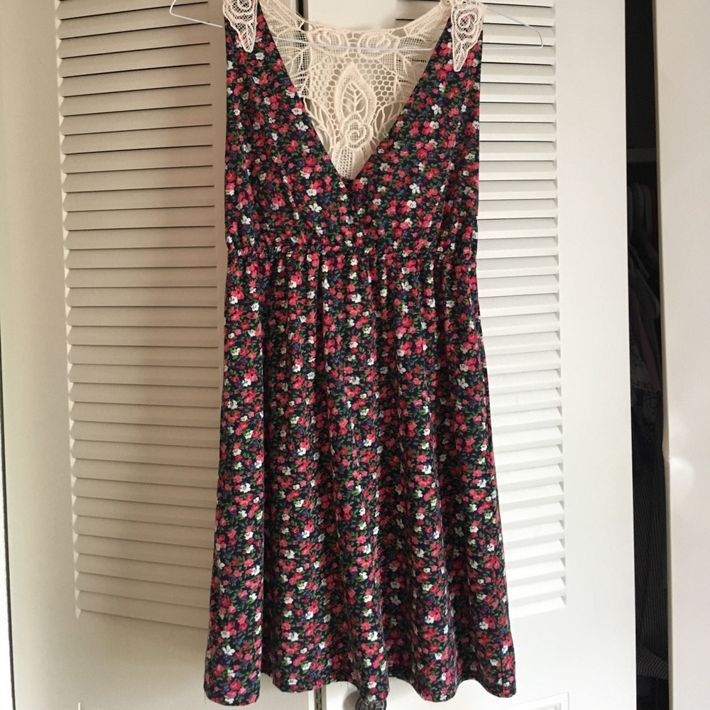 Forever 21 floral dress with lace back detail