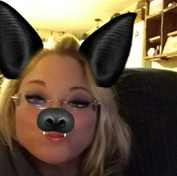 Meet your Posher, Stephanie - Picture 1 of 1