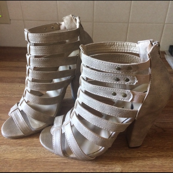 Heels - Picture 3 of 3