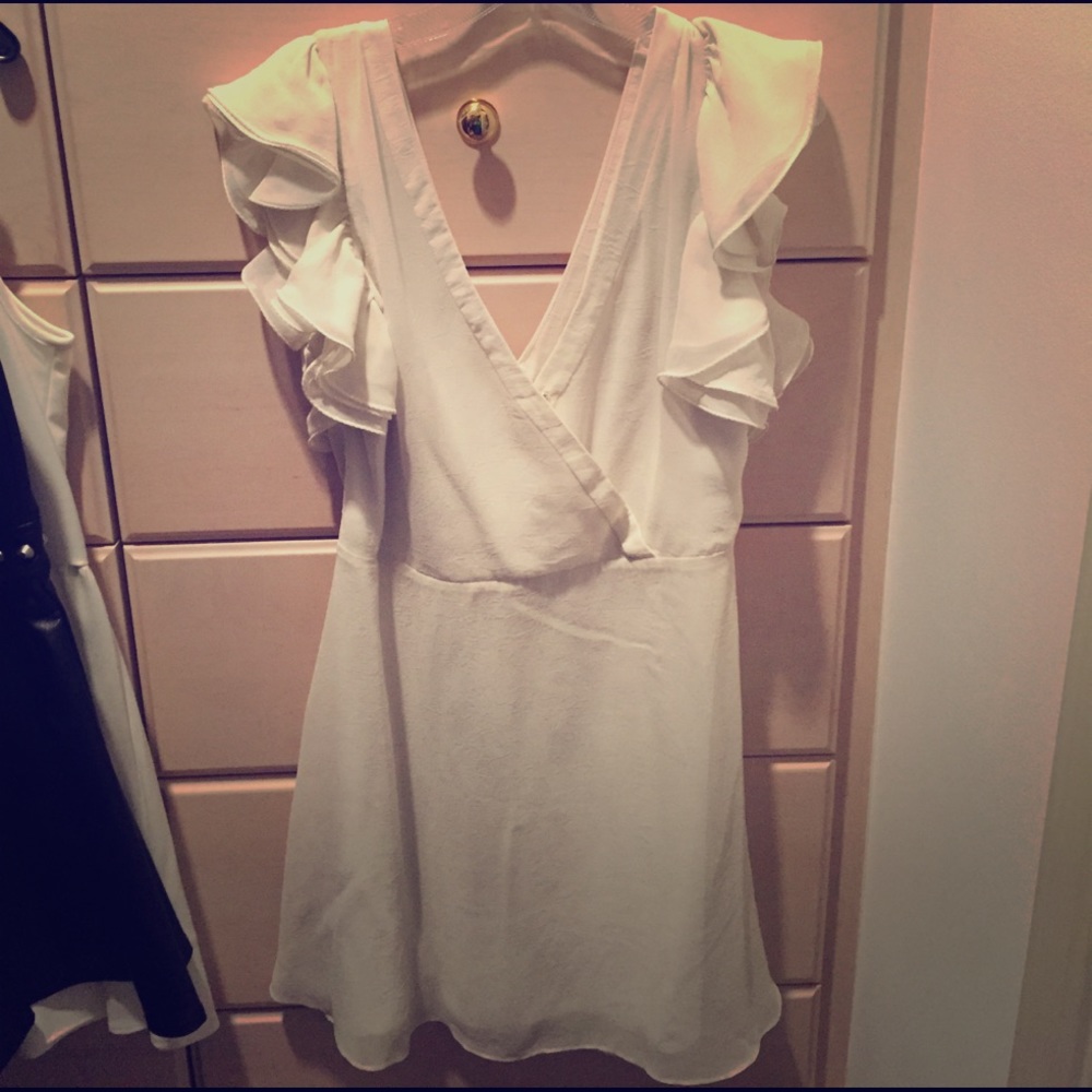 Ark & co White v neck dress