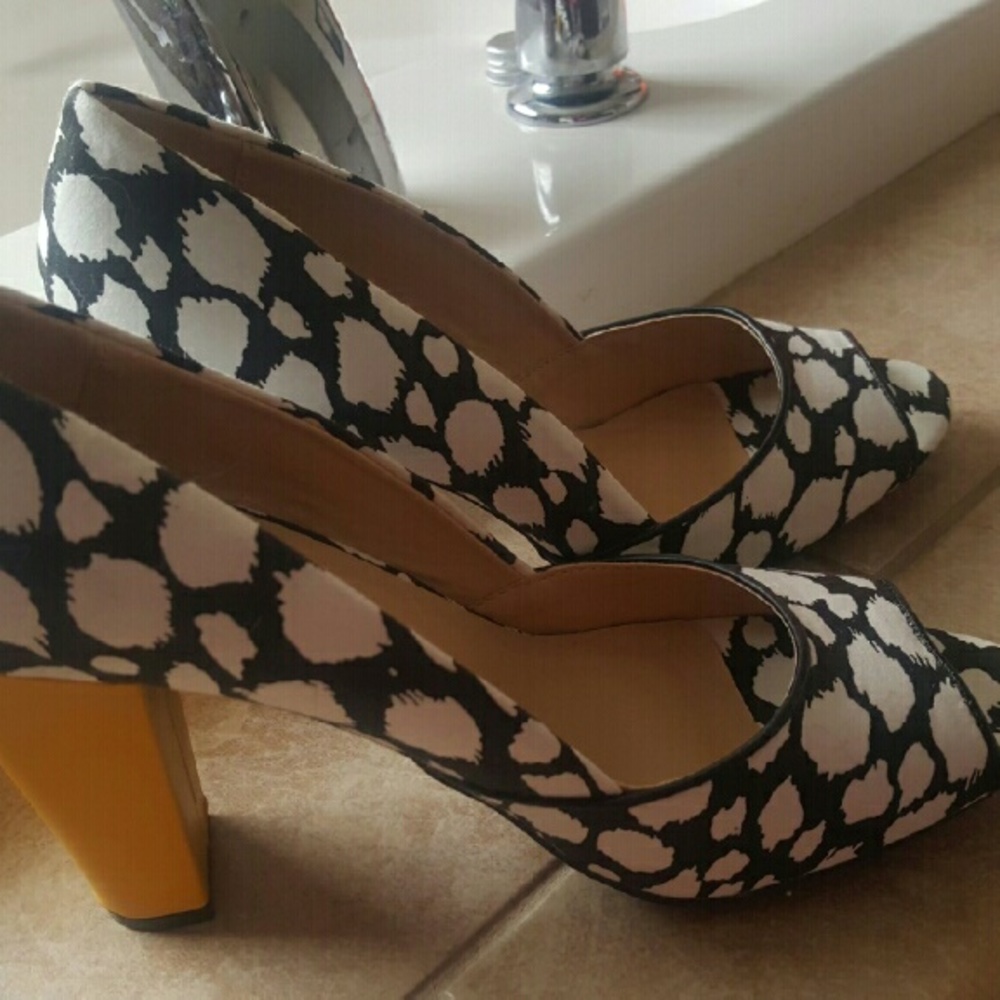 Heels - Picture 2 of 3