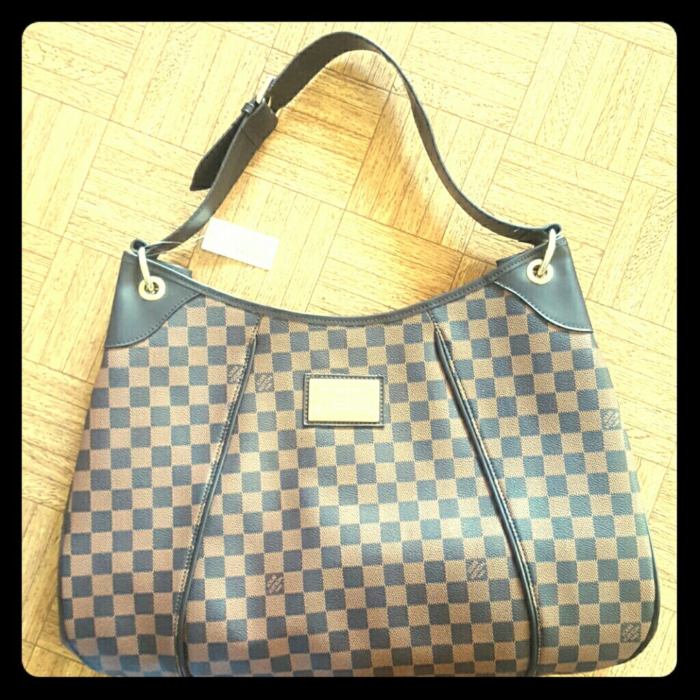 Louis Vuitton Purse - Not Authentic