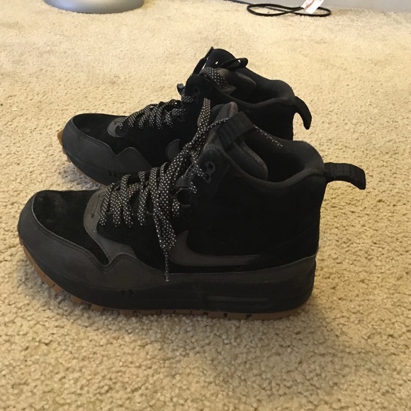 nike black suede