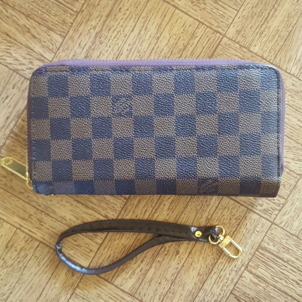 Louis Vuitton Wallet - Not Authentic