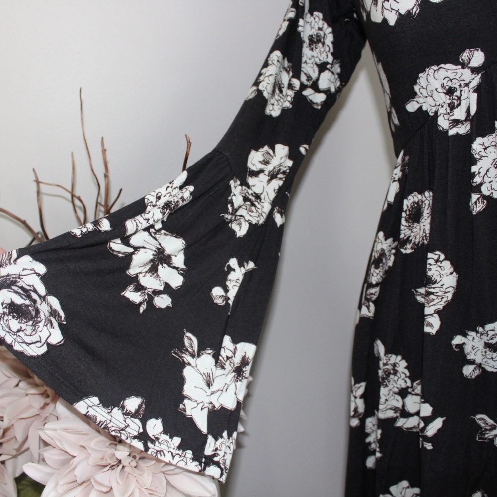 Floral Bell Sleeve Dress - Picture 7 of 7