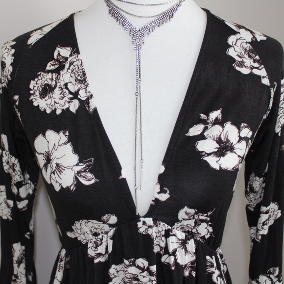 Floral Bell Sleeve Dress - Picture 6 of 7