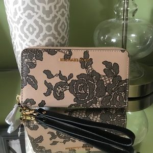 Michael Kors Lace Oyster Wristlet
