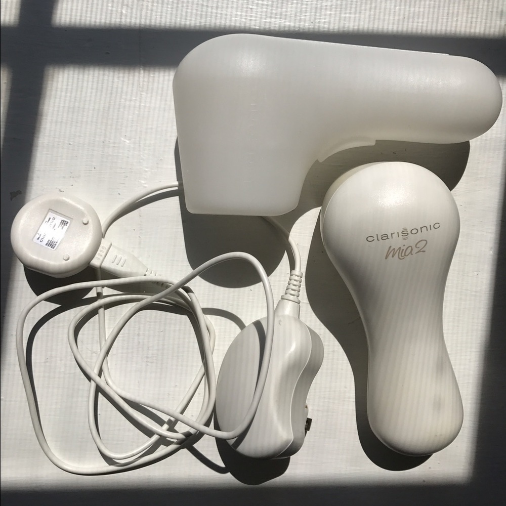 Clarisonia Mia2 with charger and case
