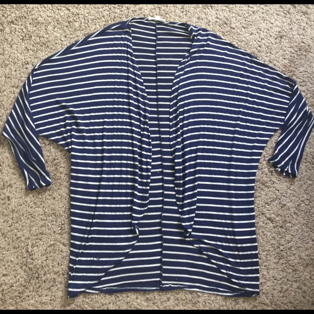 Quarter sleeve cardigan