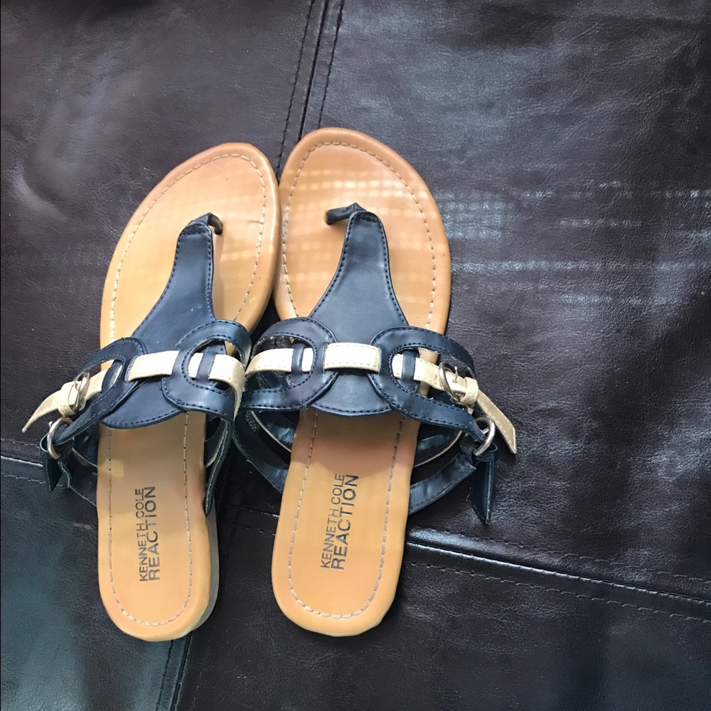 Kenneth Cole flip flops