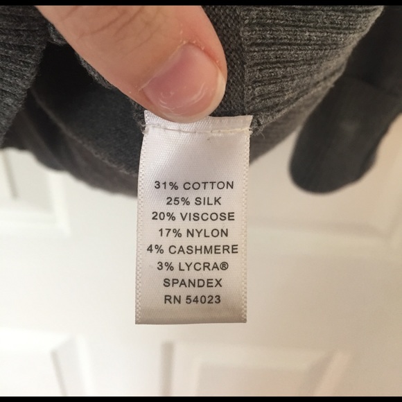 Banana Republic Cashmere Blend Sweater - Picture 6 of 6