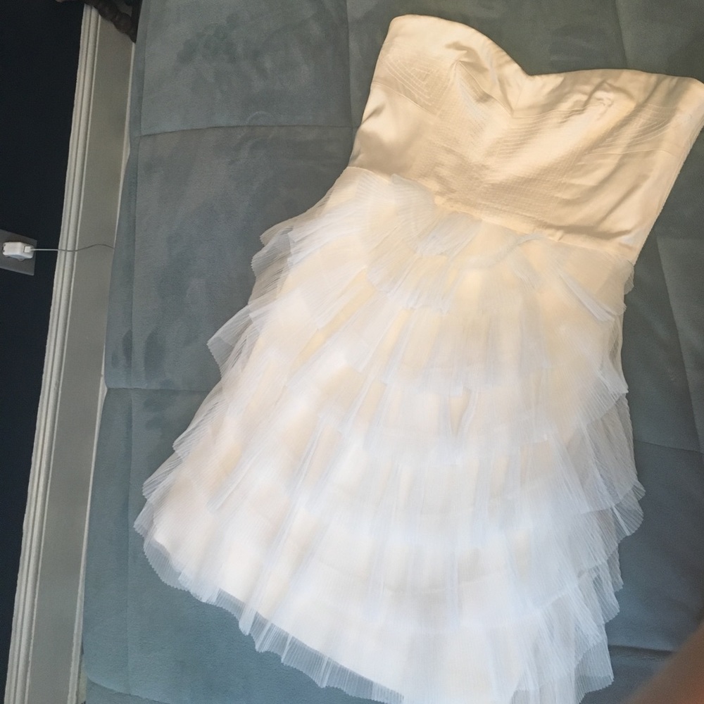 BCBG sz 8 strapless offwhite tulle skirt dress!